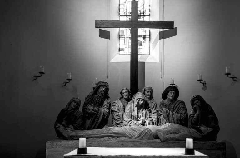 Triduum Paschalne: Wielki Czwartek, Piątek i Sobota w liturgii