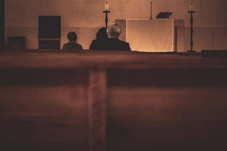 Charyzmaty w Kościele: dar języków, proroctwa i uzdrawiania